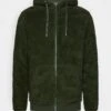Pier One BORG ZIP-UP JACKET - Fleecejacke - Dark Green 2 Pier One BORG ZIP-UP JACKET - Fleecejacke - Dark Green -Modegeschäft für Herren 067adbe3faa7458ba7e980a0b8da5bd4