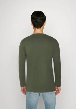 Pier One 2 PACK - Langarmshirt - Off-white/dark Green -Modegeschäft für Herren 0759921164bf4a61ad41012bec4a7502