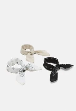 Pier One BANDANA UNISEX 3 PACK - Tuch - Black/white/beige -Modegeschäft für Herren 07b97c3020c049de90779ce451692b29 1
