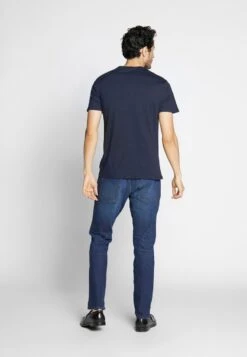 Pier One 4 PACK - T-Shirt Basic - Black/white/blue 10 Pier One 4 PACK - T-Shirt Basic - Black/white/blue -Modegeschäft für Herren 0ca3960a59ed4451aec4ebc371a3d206