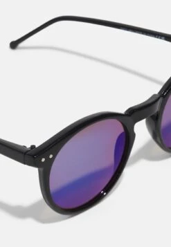 Pier One UNISEX - Sonnenbrille - Black/blue 11 Pier One UNISEX - Sonnenbrille - Black/blue -Modegeschäft für Herren 11f17cbd777a412ba39007dce293526f