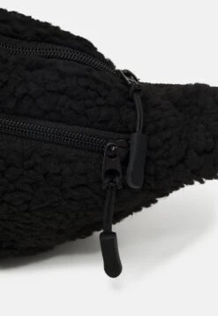 Pier One UNISEX - Gürteltasche - Black 12 Pier One UNISEX - Gürteltasche - Black -Modegeschäft für Herren 1359e1e4577d4f99aa4271e5fdf8ee11