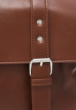 Pier One Umhängetasche - Brown -Modegeschäft für Herren 13681cf0e15d4e7a880bcd49346bf5a1