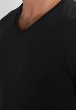 Pier One 2 PACK - T-Shirt Basic - Black 12 Pier One 2 PACK - T-Shirt Basic - Black -Modegeschäft für Herren 144a18a099e5428c92602fed22a8b338