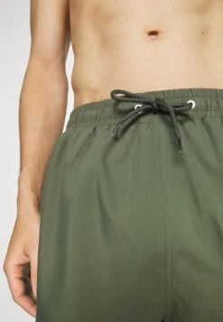 Pier One PEACHY SOFT BEACH SHORTS - Badeshorts - Khaki -Modegeschäft für Herren 14a78ddd093440f292bb9fc8d623116f