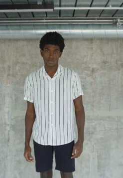 Modegeschäft für Herren -Modegeschäft für Herren 1650379196471