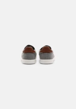 Pier One UNISEX - Slipper - Dark Grey 10 Pier One UNISEX - Slipper - Dark Grey -Modegeschäft für Herren 1a4cf2d9897d4c98b0ddac911d5c994e