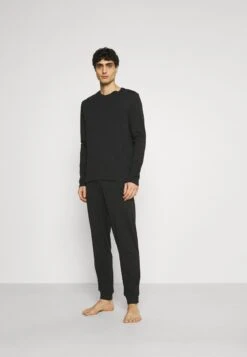 Pier One Nachtwäsche Set - Black -Modegeschäft für Herren 1dcc3565a04b4ec1b2fda5221a610a51