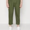 Pier One Stoffhose - Olive 1 Pier One Stoffhose - Olive -Modegeschäft für Herren 2107cbe95b2d44d3adfbb8052de76f3a