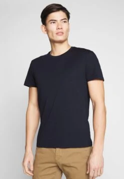 Pier One 2 PACK - T-Shirt Basic - White/dark Blue 10 Pier One 2 PACK - T-Shirt Basic - White/dark Blue -Modegeschäft für Herren 29e824f9825c4b58be6620e83ee4ac6b