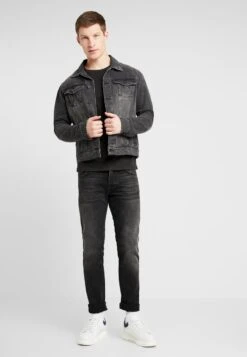 Pier One Langarmshirt - Black 9 Pier One Langarmshirt - Black -Modegeschäft für Herren 3224143e8b824aaeb15537c456bbb542