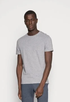 Pier One 3 PACK - T-Shirt Basic - White/black/light Grey 11 Pier One 3 PACK - T-Shirt Basic - White/black/light Grey -Modegeschäft für Herren 4076e7e50d3a4fb78cc08ea42ee0eb04