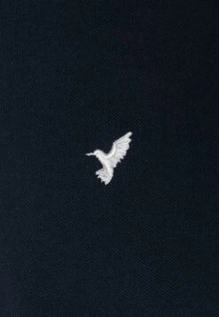 Pier One PIQUE EMBRO DETAIL - T-Shirt Basic - Dark Blue 10 Pier One PIQUE EMBRO DETAIL - T-Shirt Basic - Dark Blue -Modegeschäft für Herren 421eaf6ab4a14994be819750c9b8e6d4