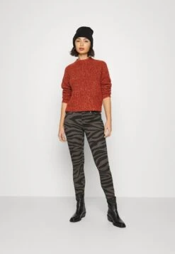 Pier One SHORT MICRO BEANIE UNISEX - Mütze - Black -Modegeschäft für Herren 543d127d07134c2890a29c39eb75bc4a