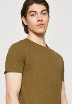 Pier One T-Shirt Basic - Black/light Blue/khaki/mint/beige -Modegeschäft für Herren 54e4eb47d150489faf0f2a6348817fd5