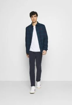 Modegeschäft für Herren -Modegeschäft für Herren 55f2ac48a5ab48c486122bf300725906