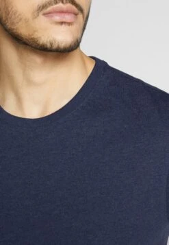 Pier One 4 PACK - T-Shirt Basic - Black/white/blue 12 Pier One 4 PACK - T-Shirt Basic - Black/white/blue -Modegeschäft für Herren 5847a37145c74e25a85f71f4653216cb