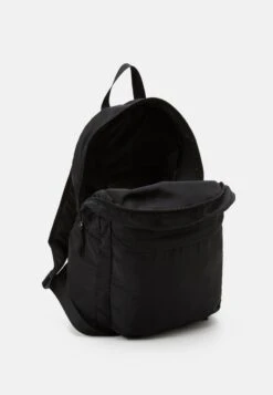 Pier One Tagesrucksack - Black 10 Pier One Tagesrucksack - Black -Modegeschäft für Herren 5857bf9f87bd4921afcc6369b3f34f5d