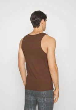 Pier One 3PCK SKIN TONE RIB VEST - Unterhemd/-shirt - Brown 10 Pier One 3PCK SKIN TONE RIB VEST - Unterhemd/-shirt - Brown -Modegeschäft für Herren 61977ddd0362474c88ba6c1c78453562