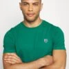 Pier One T-Shirt Basic - Dark Green 2 Pier One T-Shirt Basic - Dark Green -Modegeschäft für Herren 63ec5370ba5747c881242e139a2e4cbe