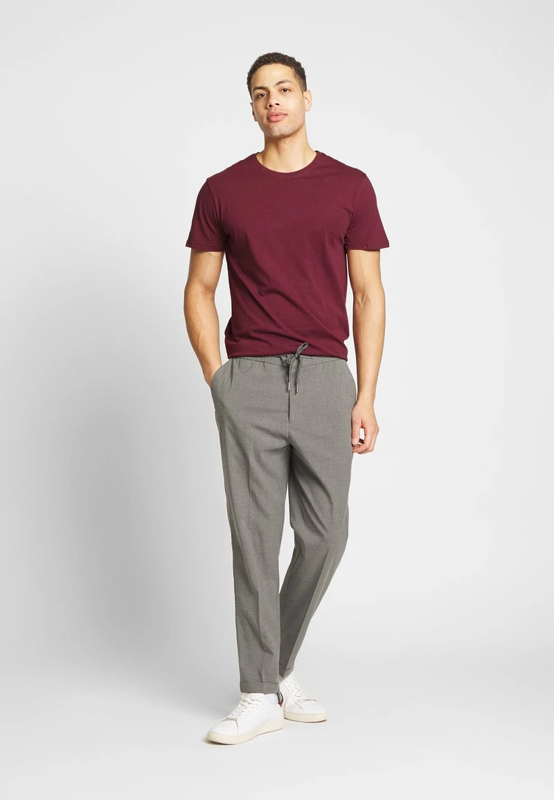 Pier One 3 PACK - T-Shirt Basic - White/dark Blue/red 4 Pier One 3 PACK - T-Shirt Basic - White/dark Blue/red – Bild 2