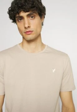 Pier One 5 PACK - T-Shirt Basic - Dark Grey/dark Blue/olive 13 Pier One 5 PACK - T-Shirt Basic - Dark Grey/dark Blue/olive -Modegeschäft für Herren 81ca3230dbe2475a9421f41f39991c57