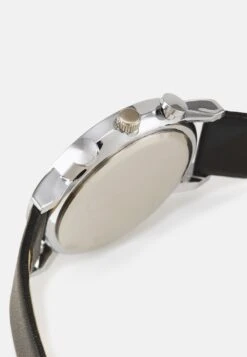 Pier One SET - Uhr - Black -Modegeschäft für Herren 8b85f94e4c5a43a89680fa66df3bc7c7