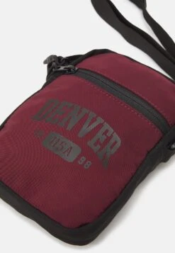 Pier One Umhängetasche - Dark Red 11 Pier One Umhängetasche - Dark Red -Modegeschäft für Herren 8c9969e5df554a22979dabcecdbc3a48