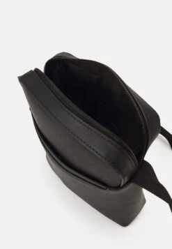 Pier One Umhängetasche - Black 10 Pier One Umhängetasche - Black -Modegeschäft für Herren 8fa71f28a06d49cc87901cdc65bc9dd8