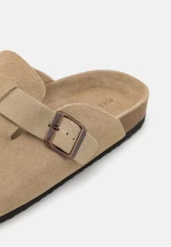 Pier One LEATHER UNISEX - Clogs - Beige -Modegeschäft für Herren 9441d91098484a458d337de47de41e02