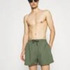 Pier One PEACHY SOFT BEACH SHORTS - Badeshorts - Khaki -Modegeschäft für Herren 953042a6cd34480a9bf7b99d2b138fa9