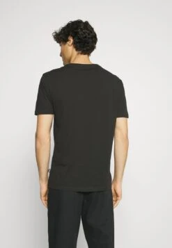 Pier One 5 PACK - T-Shirt Basic - White/black/dark Blue -Modegeschäft für Herren a0c7b6453ce14bcdb30df26ad77873b2