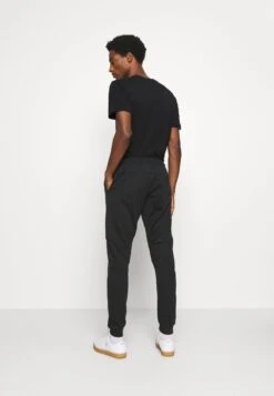 Pier One Jogginghose - Black -Modegeschäft für Herren a1b709fa2c32431482f95b3eb7300192