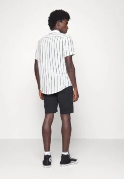 Pier One 2 PACK - Hemd - Black/white -Modegeschäft für Herren a68cb2ff17104e928d6a0c4cb305d53e