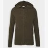 Pier One Strickjacke - Olive 1 Pier One Strickjacke - Olive -Modegeschäft für Herren a81152b028c541559bc8c312bc754da5