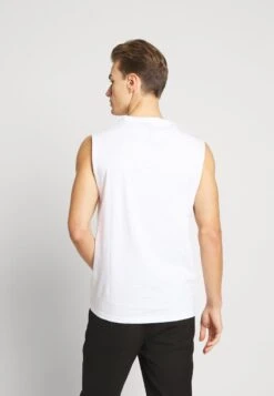 Pier One 3 PACK - T-Shirt Basic - Grey/white/black 10 Pier One 3 PACK - T-Shirt Basic - Grey/white/black -Modegeschäft für Herren a9eda1483b324f9bb5e5f44f95d5a2f7