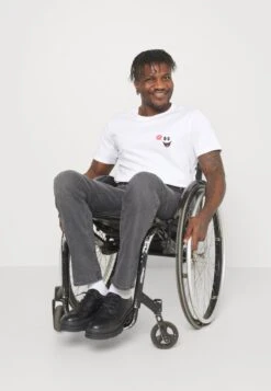 Pier One Jeans Straight Leg - Grey Denim -Modegeschäft für Herren aa391ddaeb5b4eb88a37b8d011fe8892