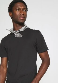 Pier One 3 PACK - T-Shirt Basic - Black/mottled Dark Grey/bordeaux -Modegeschäft für Herren ae9b9691c10949c5b4edc17929f8c13a