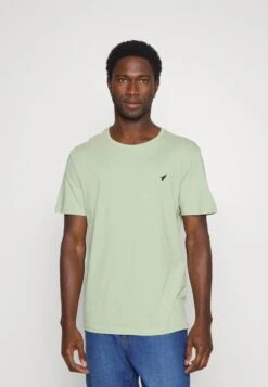 Pier One 5 PACK - T-Shirt Basic - White/blue/stone 13 Pier One 5 PACK - T-Shirt Basic - White/blue/stone -Modegeschäft für Herren b410943a224f48cb88dc772b8e7068b1