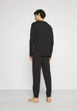 Pier One Nachtwäsche Set - Black -Modegeschäft für Herren b9b8fb88b64649ea840444d93817e424