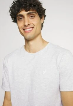 Pier One 5 PACK - T-Shirt Basic - Light Grey - 101_white - 001_green - 602 -Modegeschäft für Herren bfc88b4fb0af436ea6df397e7b3e9a49