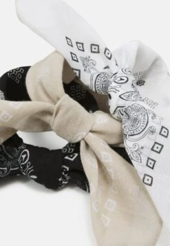Pier One BANDANA UNISEX 3 PACK - Tuch - Black/white/beige -Modegeschäft für Herren c2ede95d3e4443e6ac8cd75fce932acc