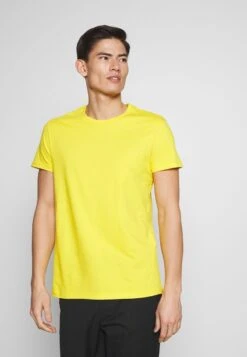 Pier One 5 PACK - T-Shirt Basic - Olive/ White/ Navy /yellow /black 13 Pier One 5 PACK - T-Shirt Basic - Olive/ White/ Navy /yellow /black -Modegeschäft für Herren c50c887c9e5746a4b36cae7e276005e1