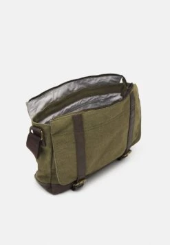 Pier One Umhängetasche - Olive -Modegeschäft für Herren c95f05afcf154ffba5430ff67ce716ca