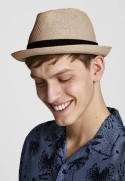 Pier One Hut - Tan -Modegeschäft für Herren cb4255b16e594c0b91f504a0a6e852fa