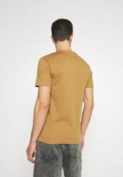 Pier One T-Shirt Basic - Brown/white/black 10 Pier One T-Shirt Basic - Brown/white/black -Modegeschäft für Herren dd1b6118cc404f41be606bdf701426eb