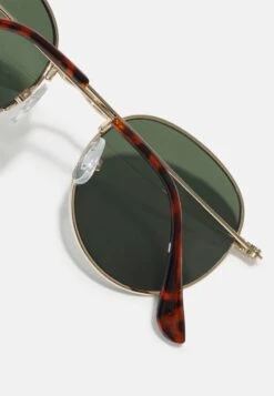 Pier One UNISEX - Sonnenbrille - Gold-coloured/green -Modegeschäft für Herren e92d3af19b37403e9750478796cb172c
