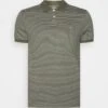 Pier One Poloshirt - Olive -Modegeschäft für Herren f21c0b2b47da44f6a6e3b68e1a627032