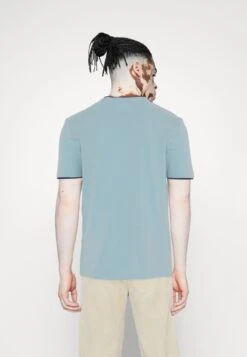 Pier One T-Shirt Basic - Light Blue 10 Pier One T-Shirt Basic - Light Blue -Modegeschäft für Herren f2c65513478941998f26fc6238ab309f