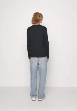 Pier One 5 PACK - Langarmshirt - White/dark Blue/black -Modegeschäft für Herren f535302a43fa4b80a1a3b6c44bddcdfe